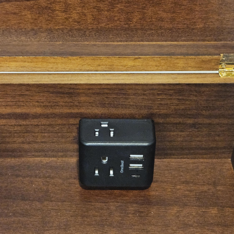 SmartHub Lockable Charging Station